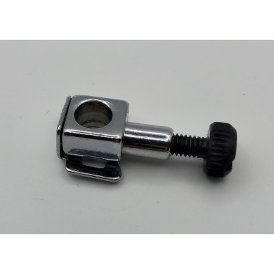 Abrazadera Aguja Singer SC220 620L 68021371